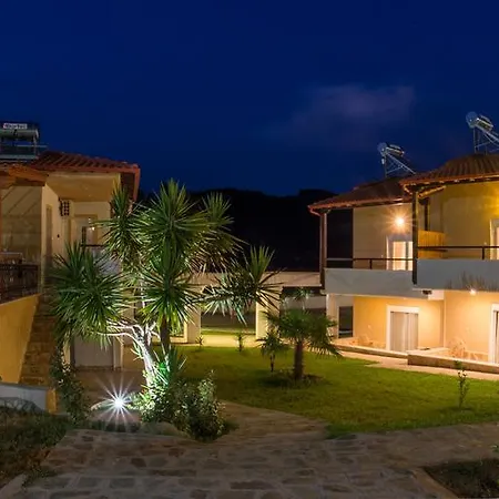 Caretta Village توروني